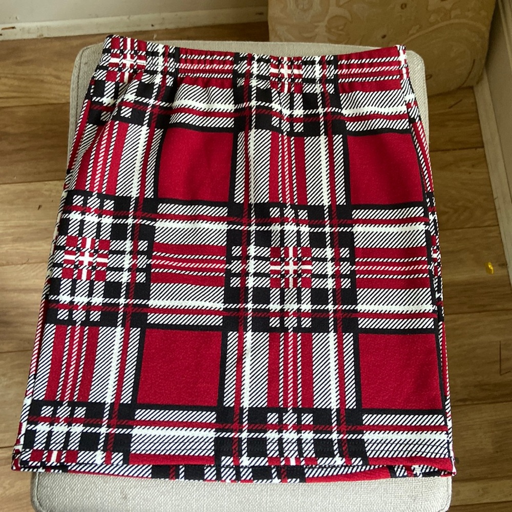 Youth size skirt (girls) a bit above the knee